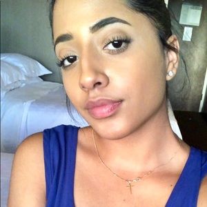 Meet your Posher, Dinayily